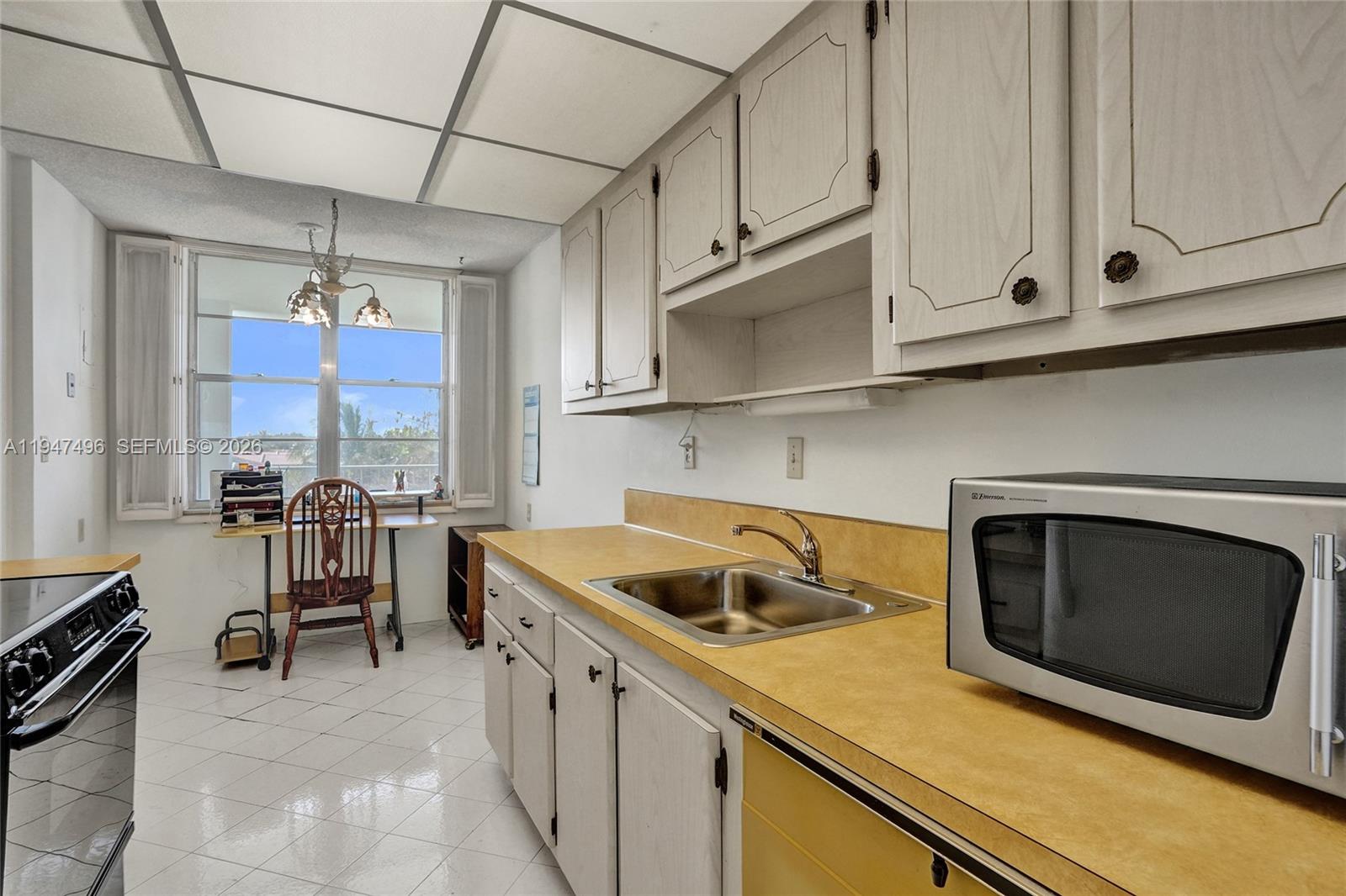 2900 NW 48th Ter #402 Lauderdale Lakes, FL 33313