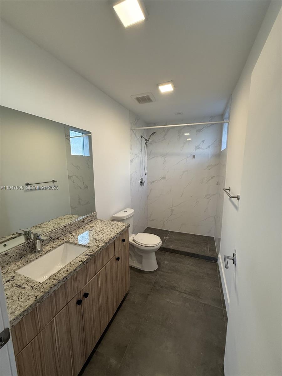 2010 SW 25th Ter #302 Miami, FL 33133