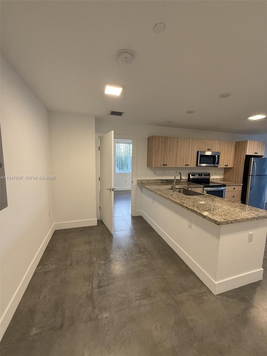 2010 SW 25th Ter #302 Miami, FL 33133