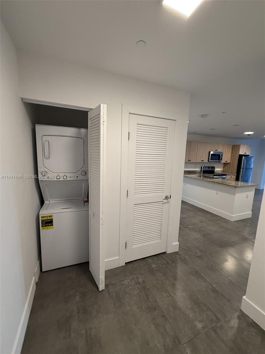 2010 SW 25th Ter #302 Miami, FL 33133