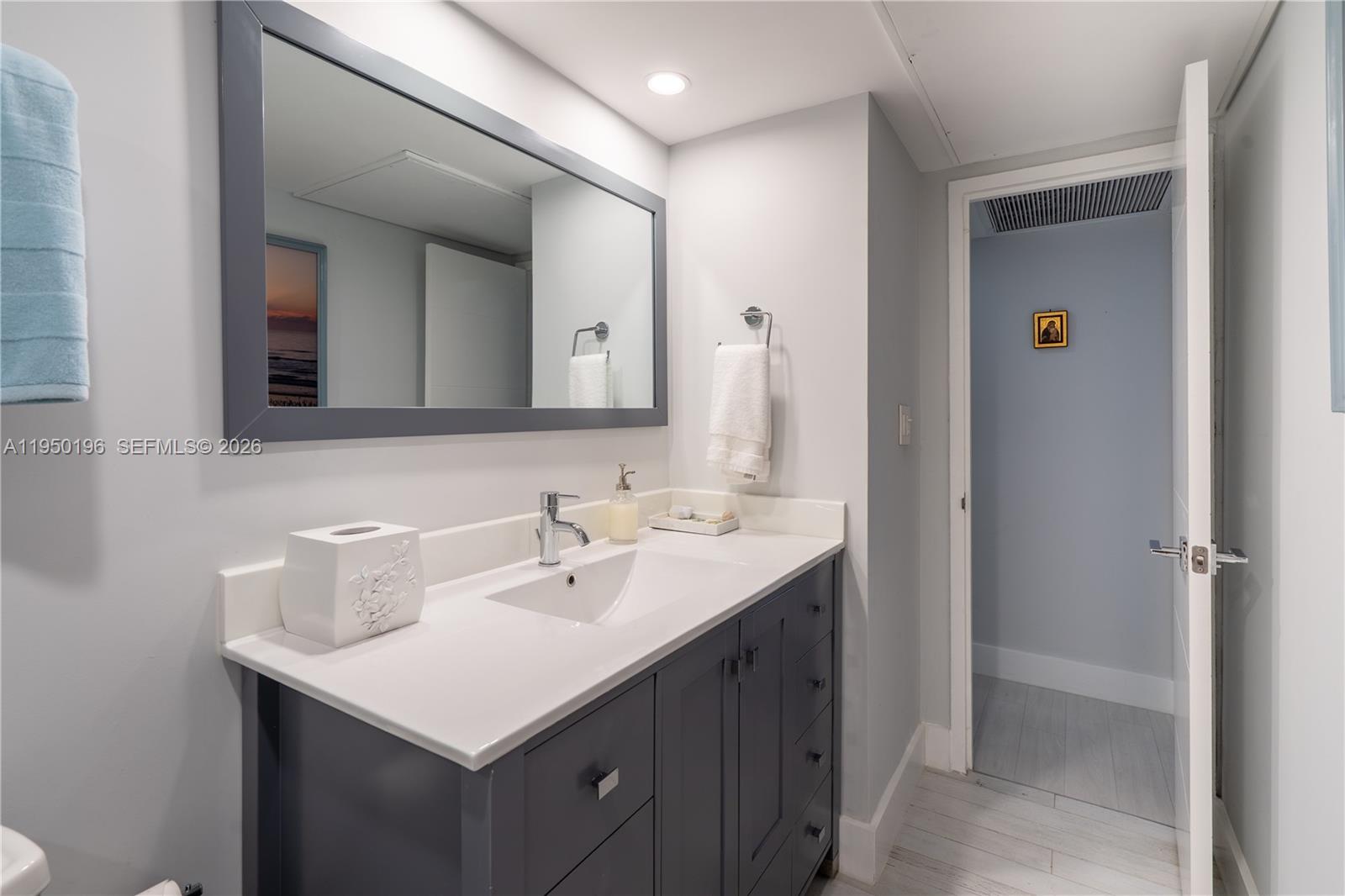 5701 Collins Ave #1417 Miami Beach, FL 33140