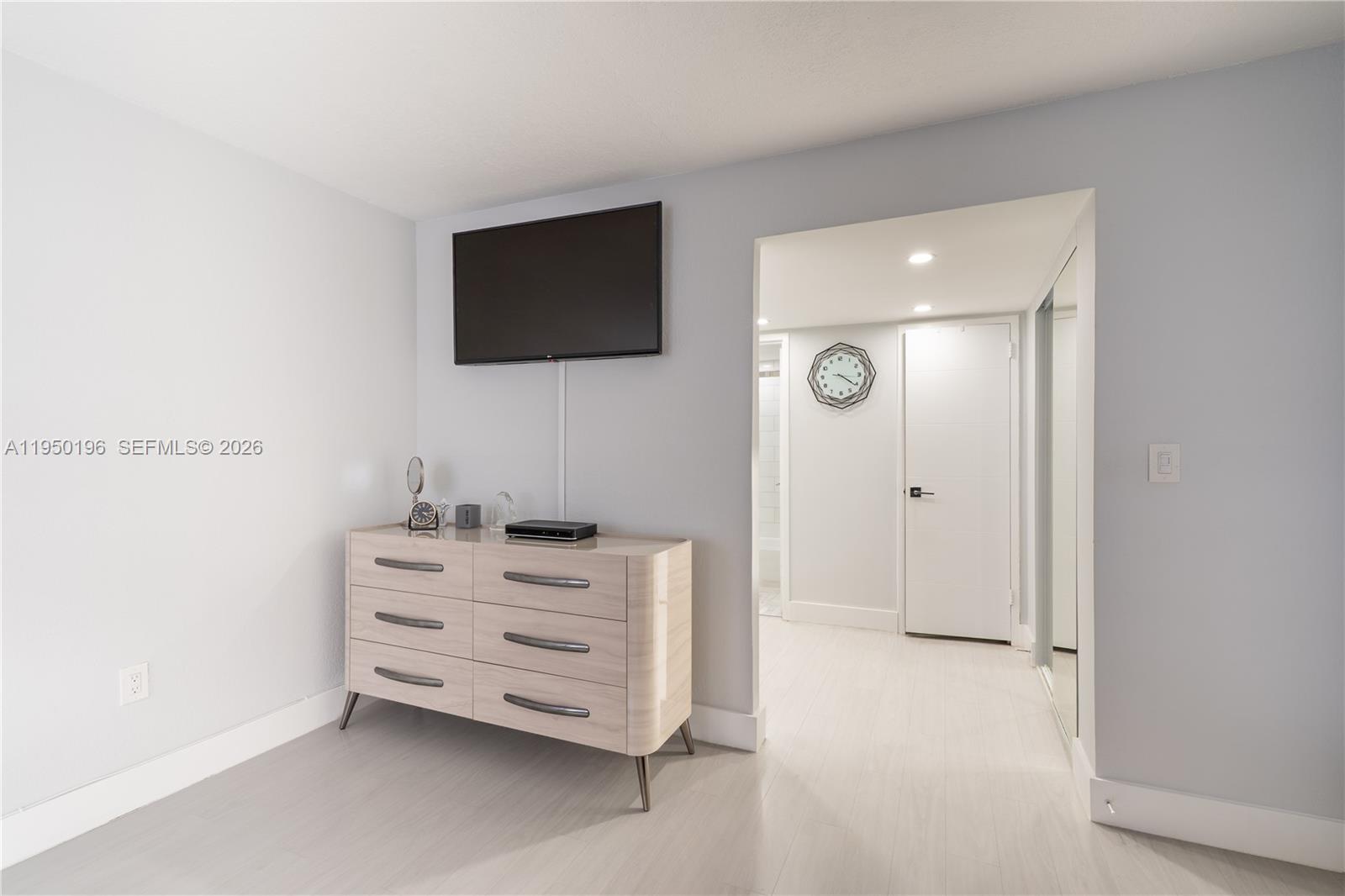 5701 Collins Ave #1417 Miami Beach, FL 33140