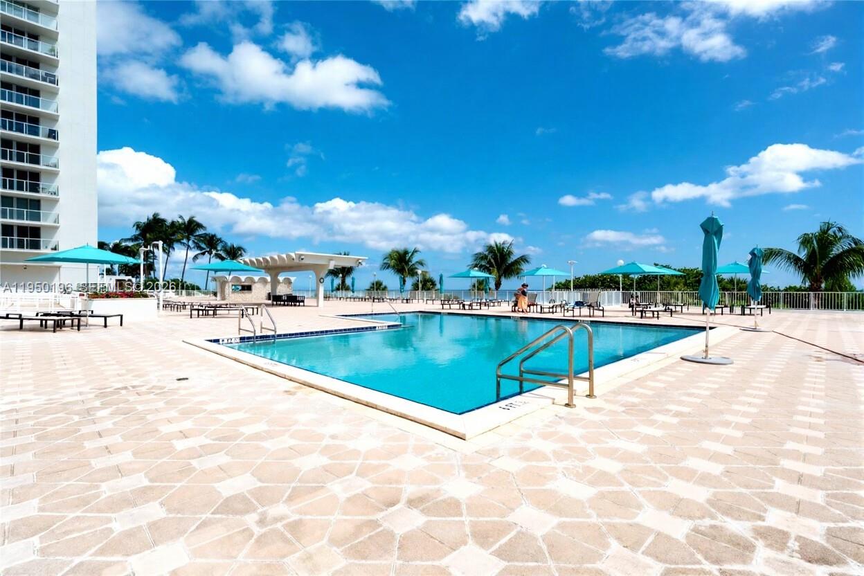 5701 Collins Ave #1417 Miami Beach, FL 33140