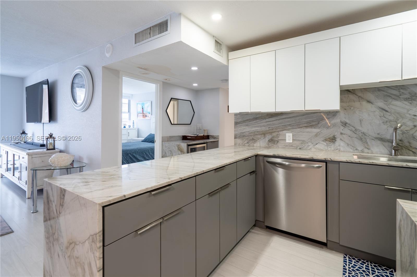 5701 Collins Ave #1417 Miami Beach, FL 33140