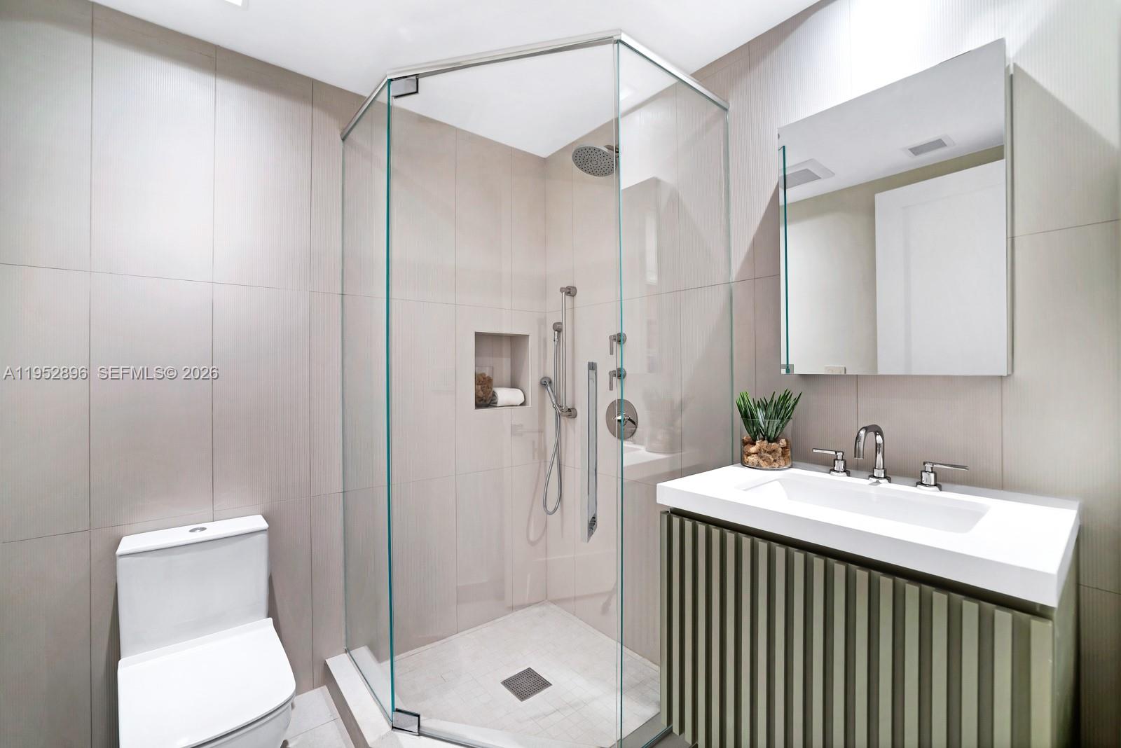 3535 Hiawatha Ave #403 Miami, FL 33133