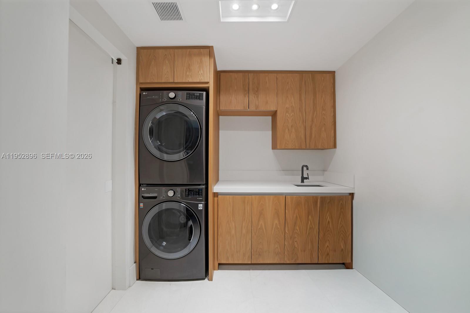 3535 Hiawatha Ave #403 Miami, FL 33133