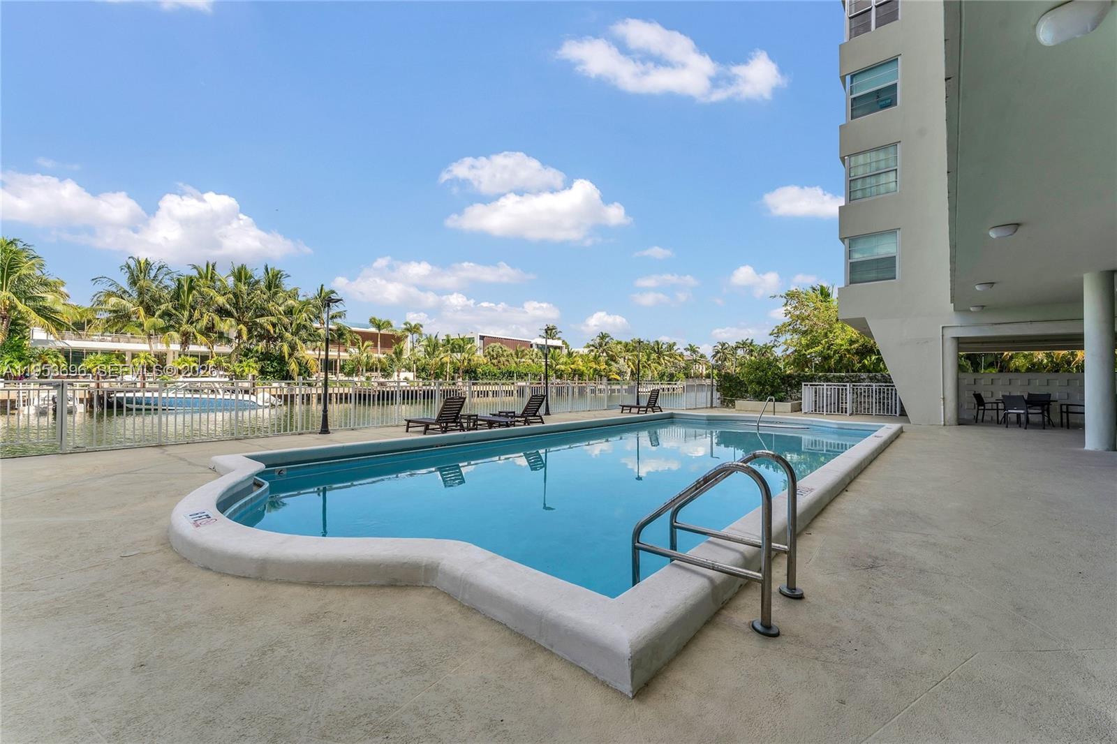 9500 W Bay Hbr Dr #7H Bay Harbor Islands, FL 33154