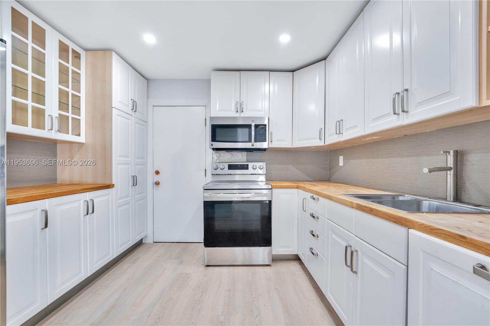 9500 W Bay Hbr Dr #7H Bay Harbor Islands, FL 33154