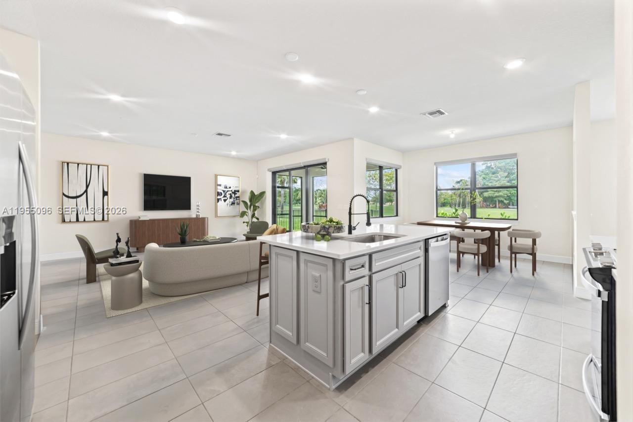 8123 NW 78th St Tamarac, FL 33321