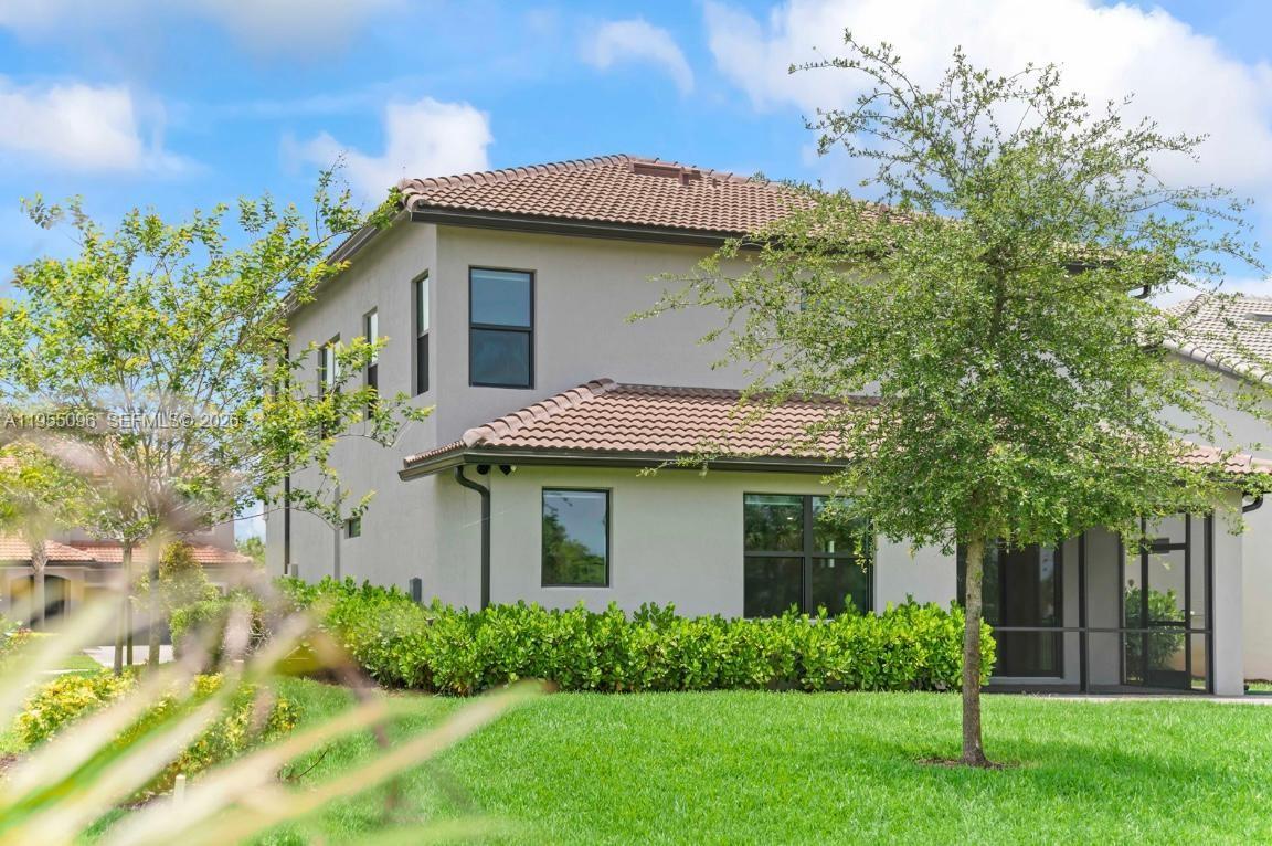 8123 NW 78th St Tamarac, FL 33321