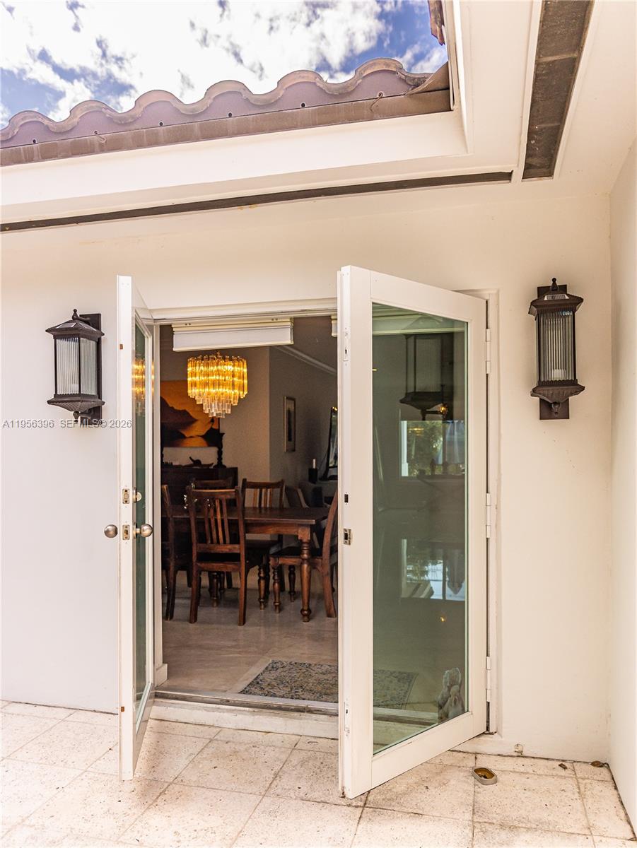 9117 Carlyle Ave Surfside, FL 33154