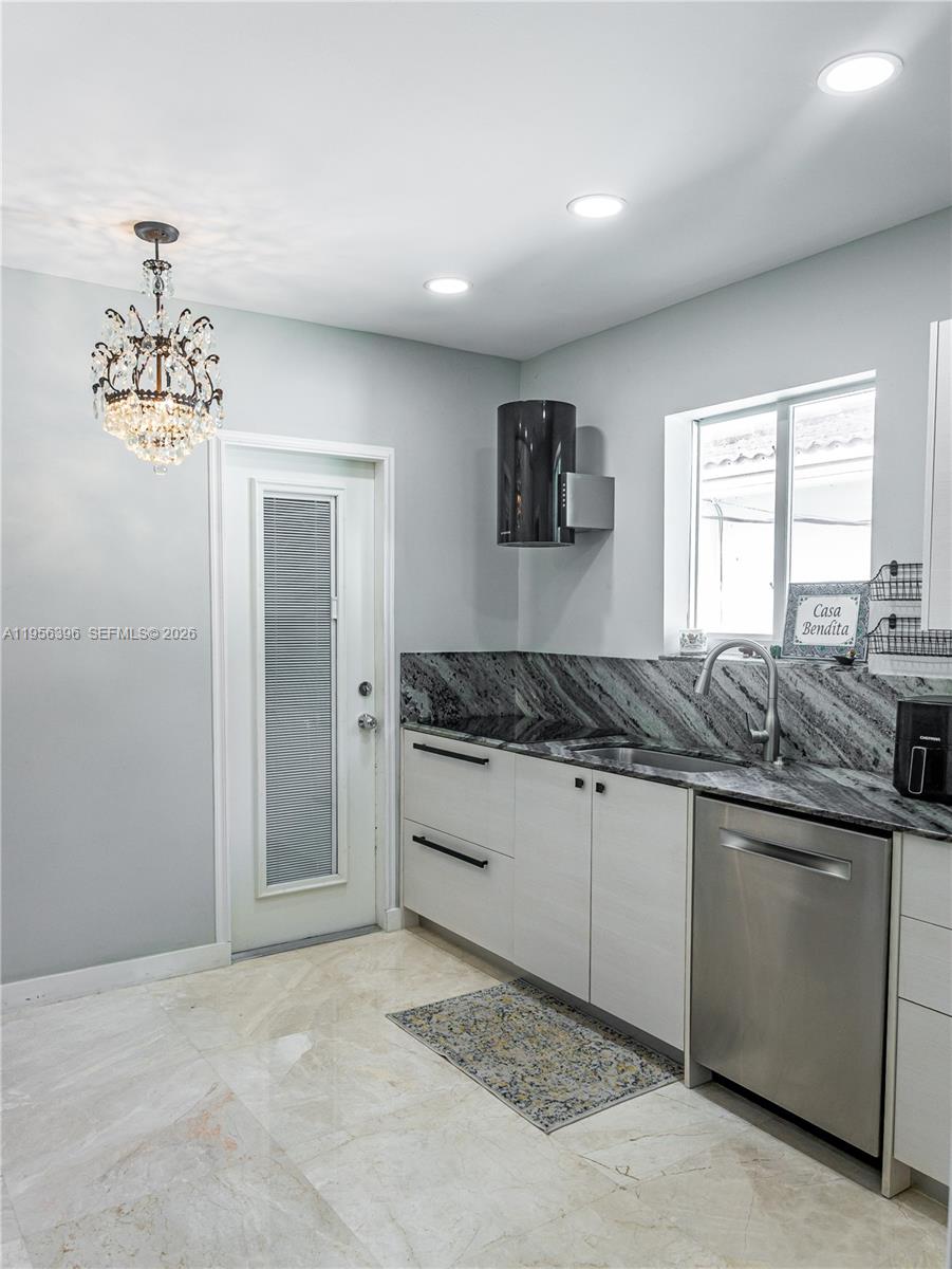 9117 Carlyle Ave Surfside, FL 33154