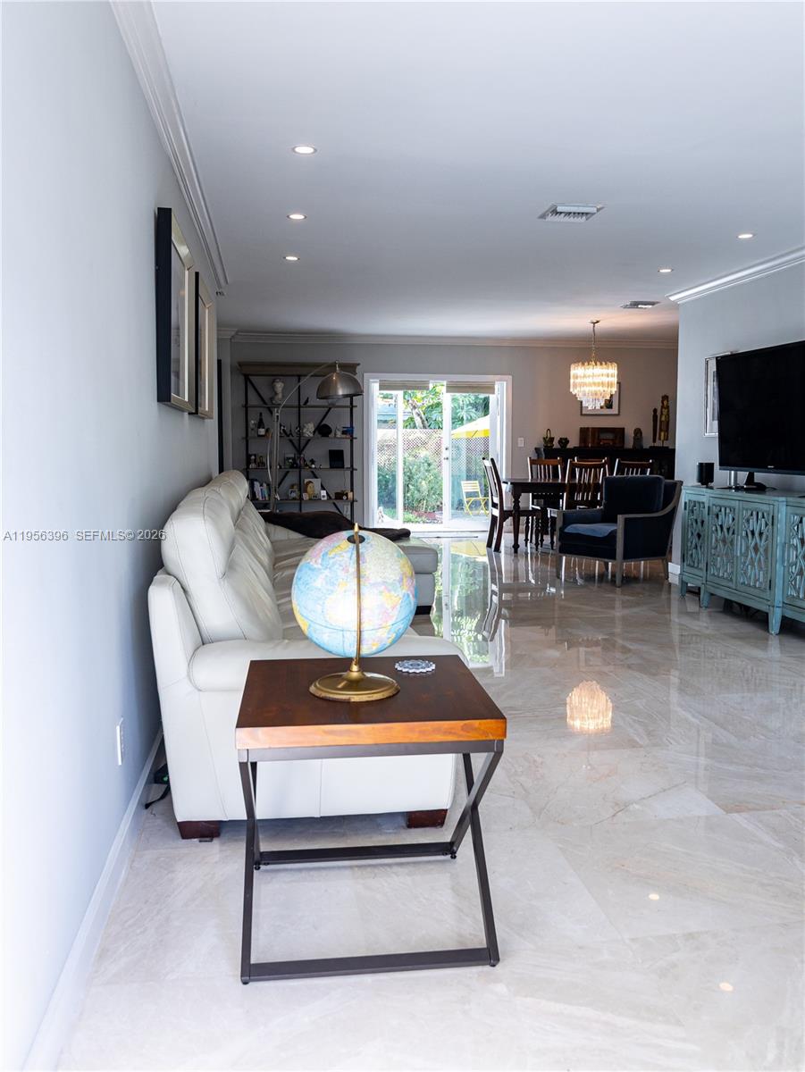 9117 Carlyle Ave Surfside, FL 33154