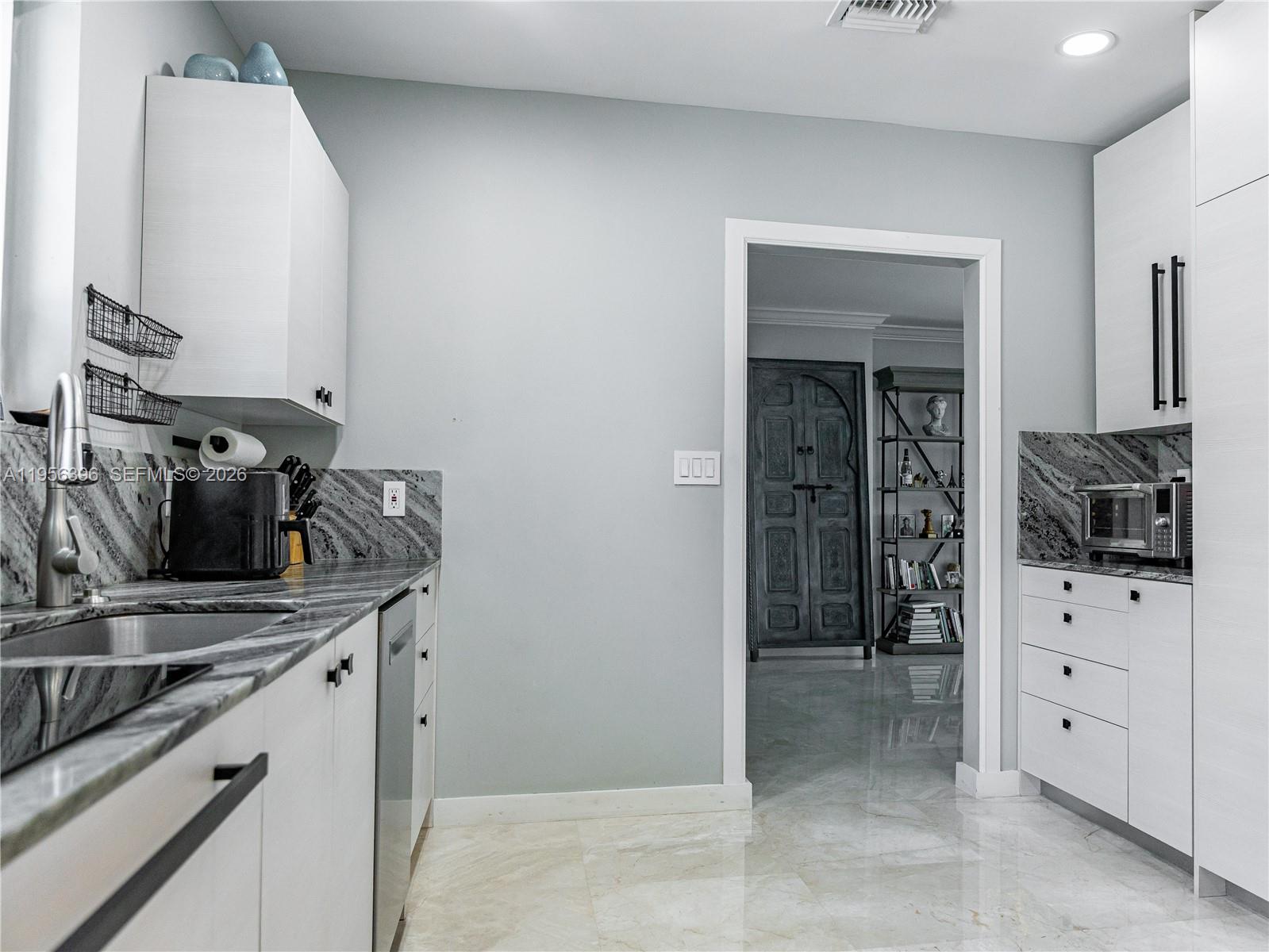 9117 Carlyle Ave Surfside, FL 33154