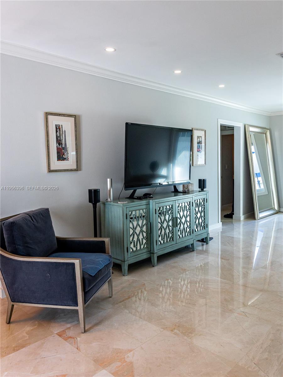 9117 Carlyle Ave Surfside, FL 33154