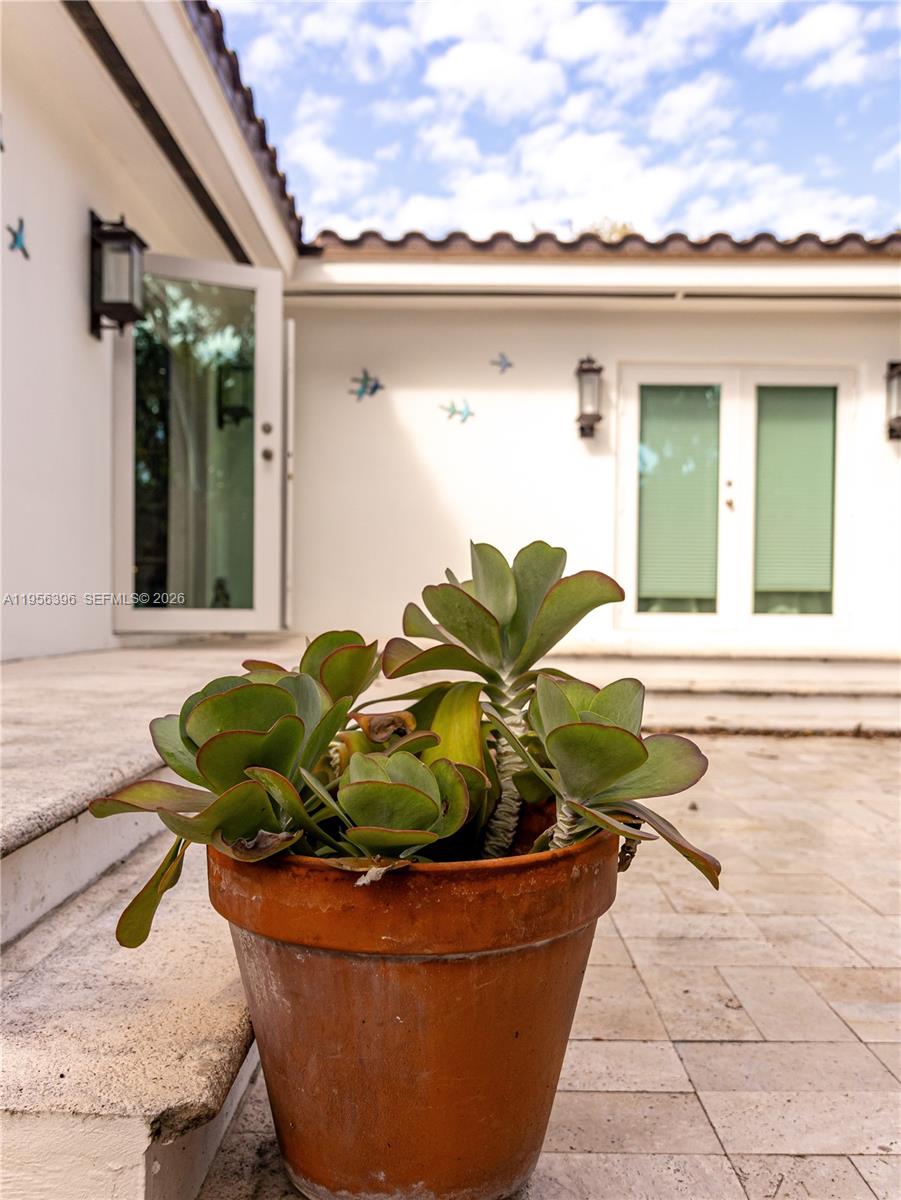 9117 Carlyle Ave Surfside, FL 33154