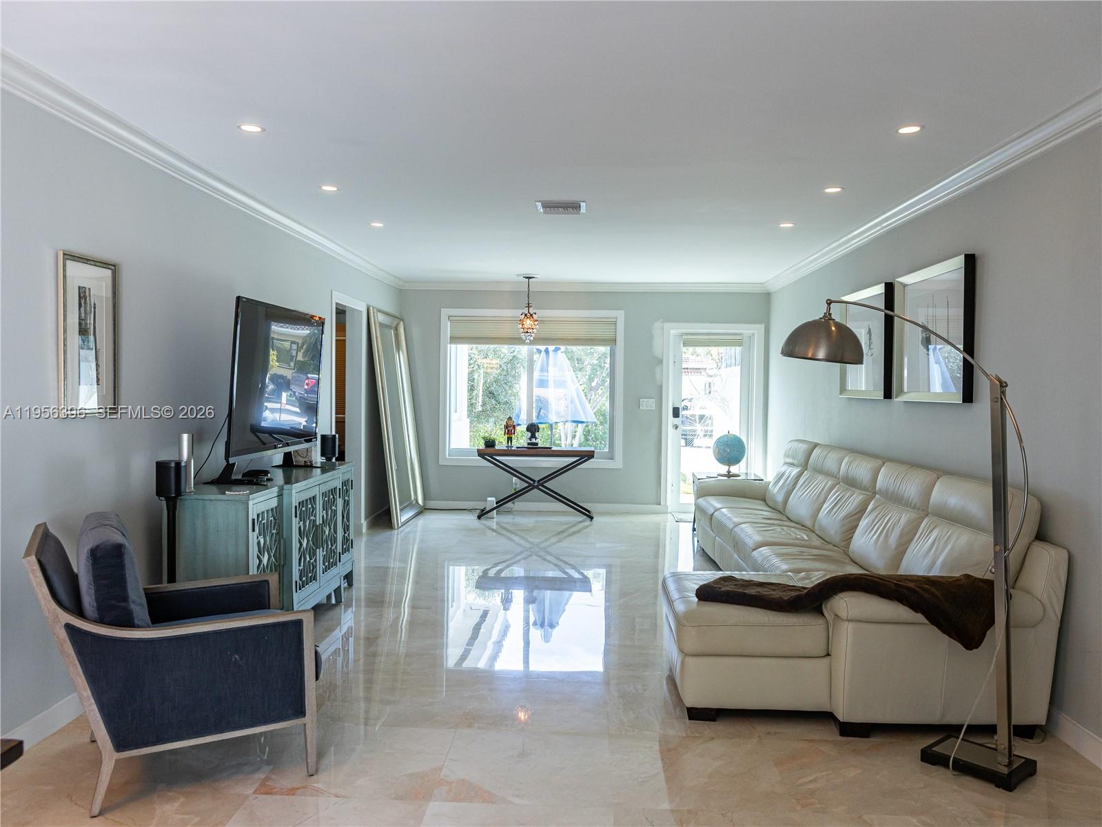 9117 Carlyle Ave Surfside, FL 33154