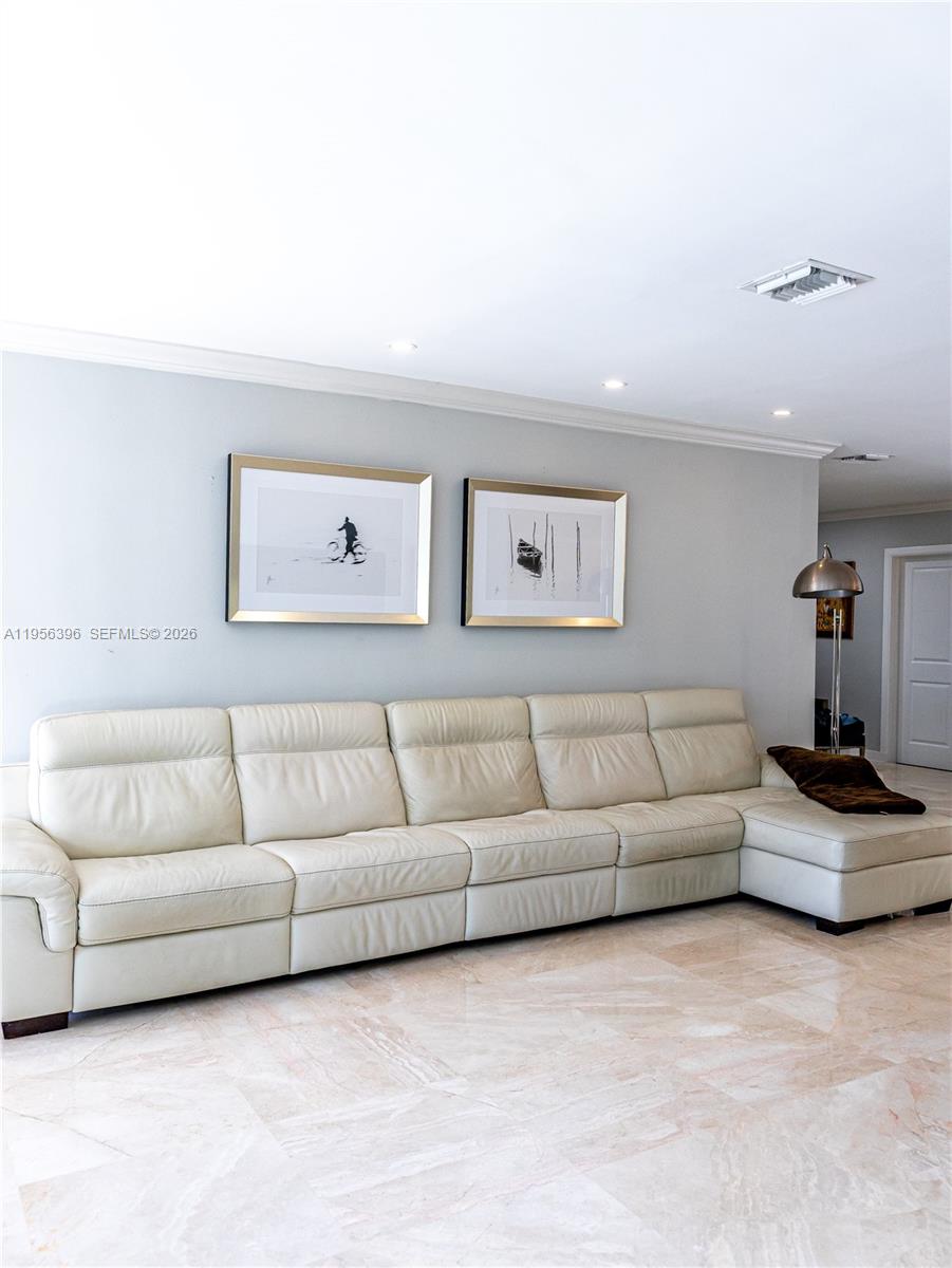 9117 Carlyle Ave Surfside, FL 33154