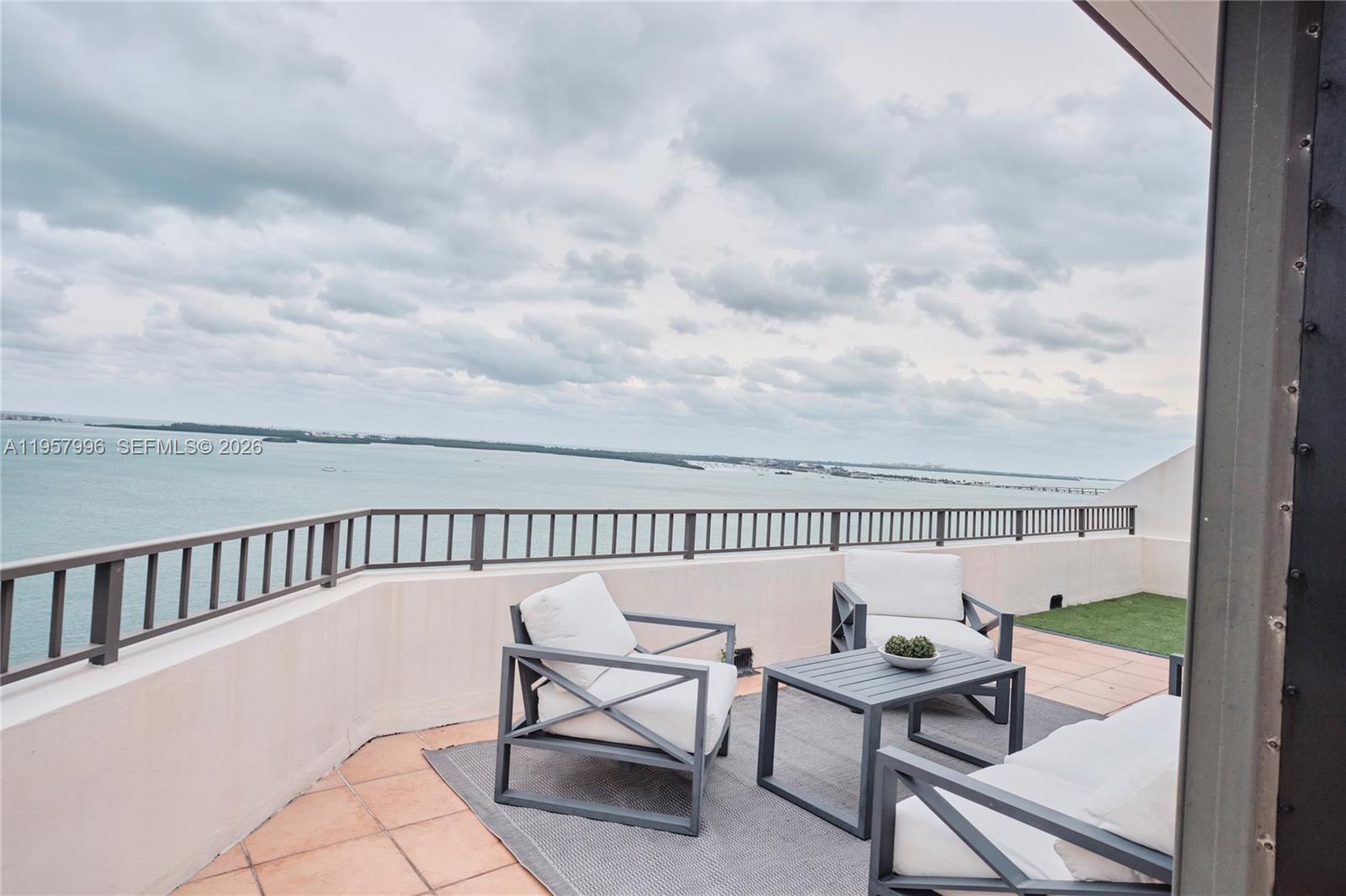 image Brickell Key One3