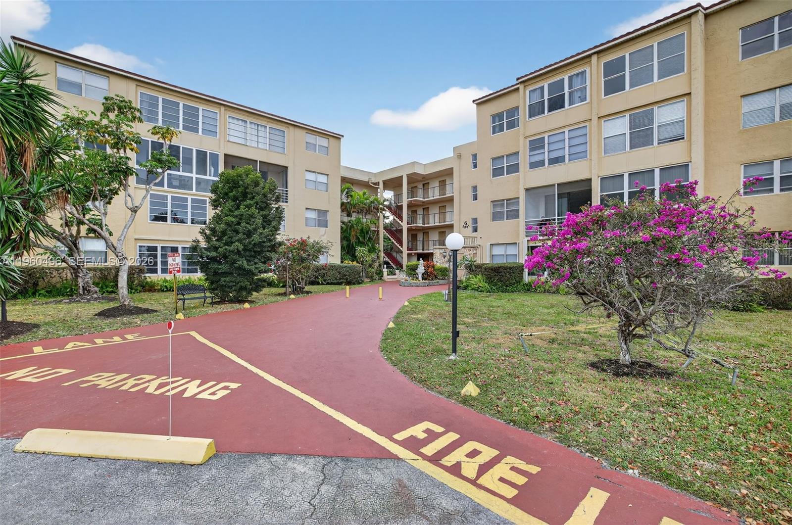 2801 Somerset Dr #205 Lauderdale Lakes, FL 33311