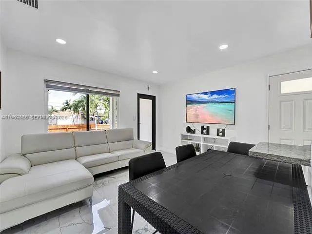 2730 NE 16th Ave Pompano Beach, FL 33064