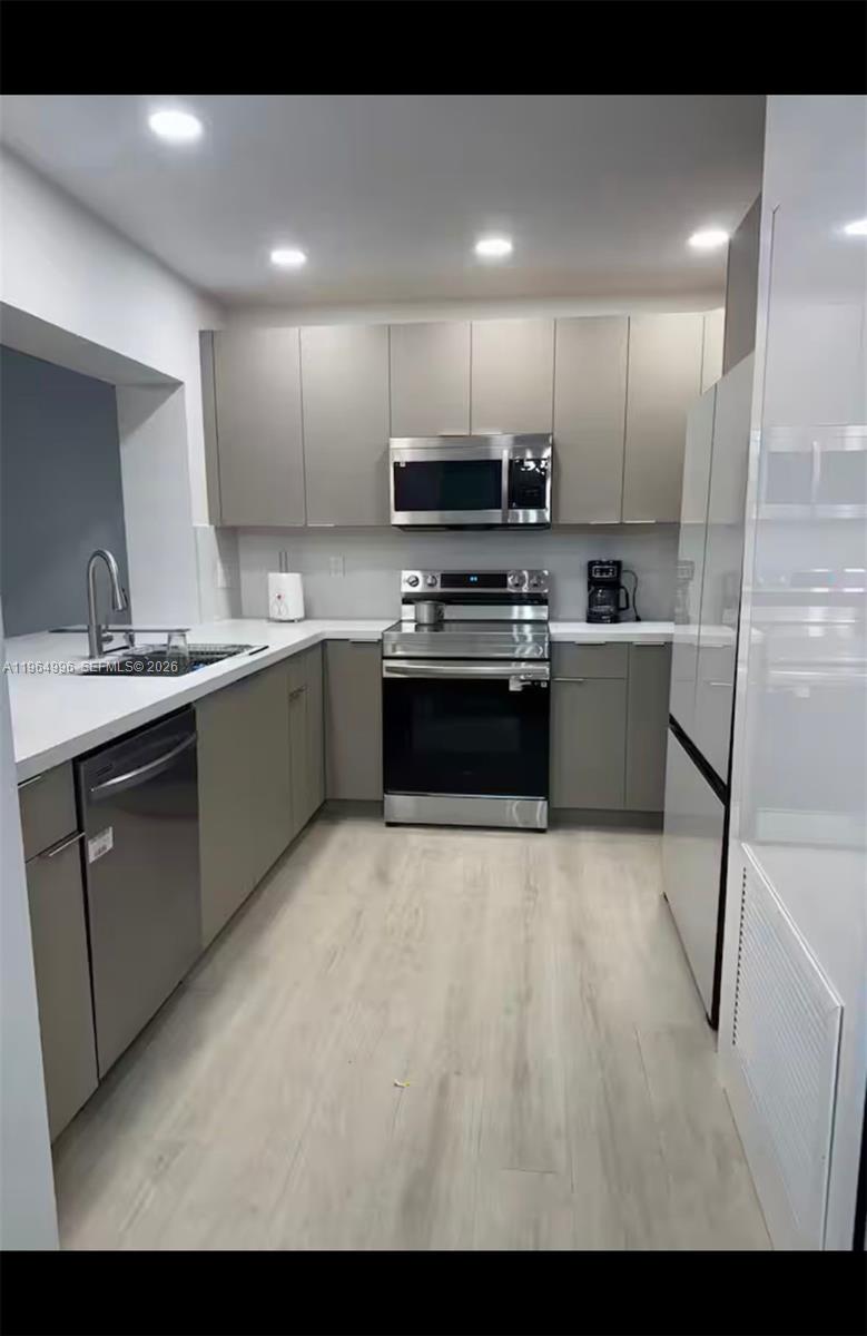 508 De Leon Dr Miami Springs, FL 33166