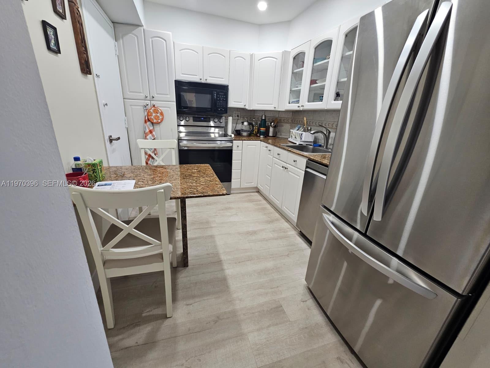 image Arlen House Condo3