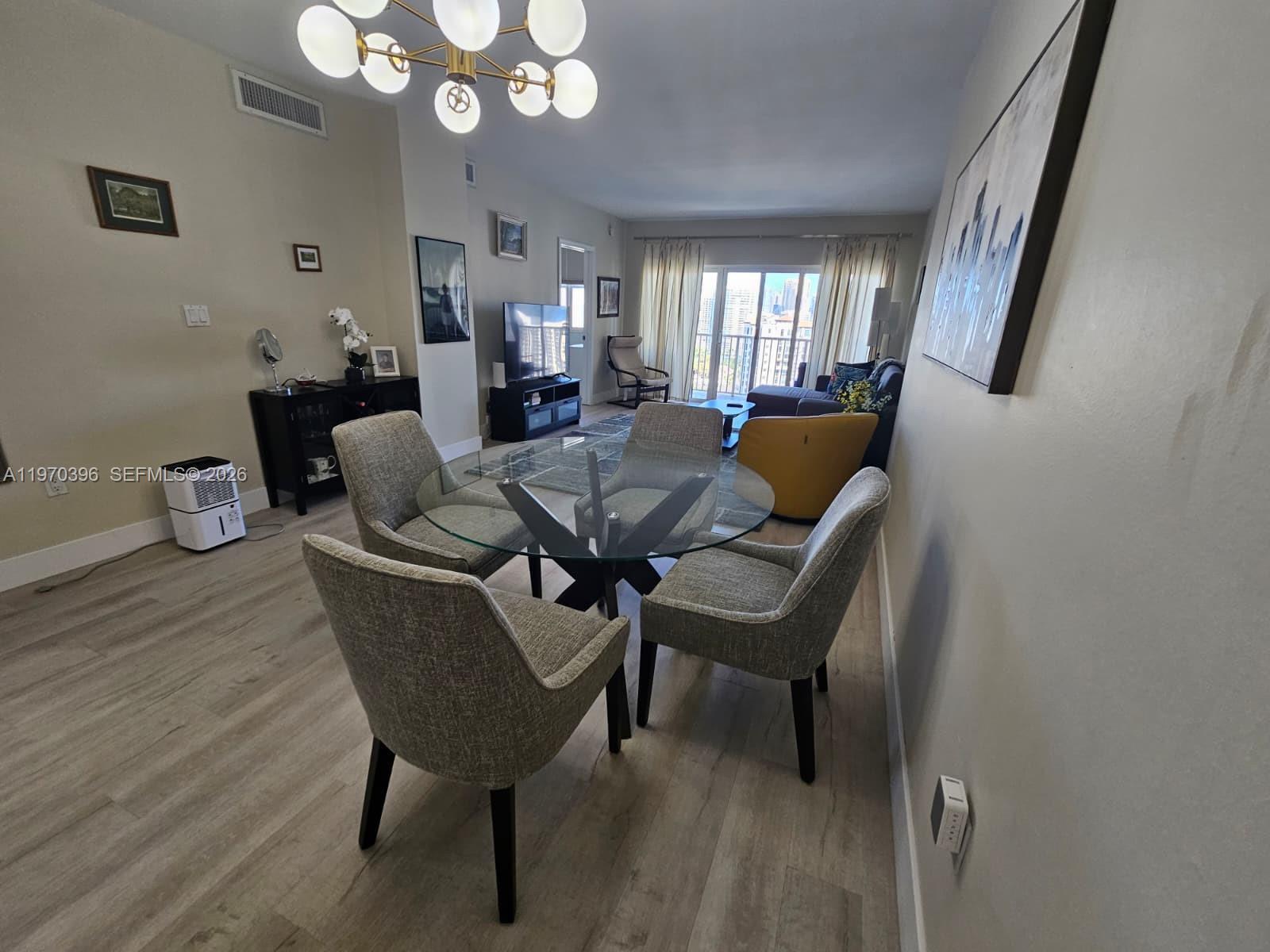 image Arlen House Condo4