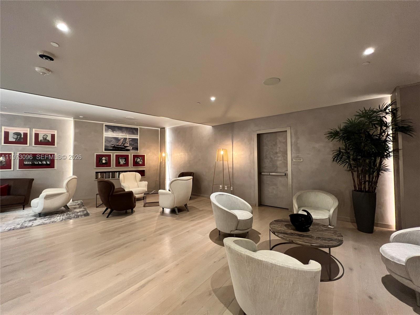 image Brickell Flatiron24