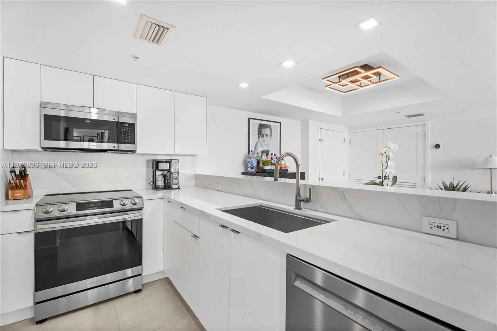 650 West Ave #2303 Miami Beach, FL 33139