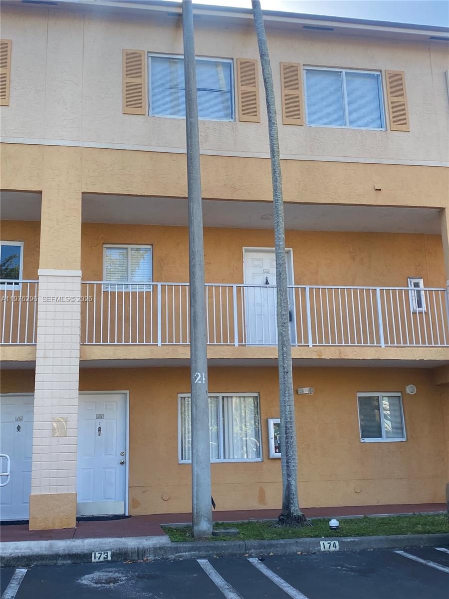 6245 Kendale Lks Cir #209