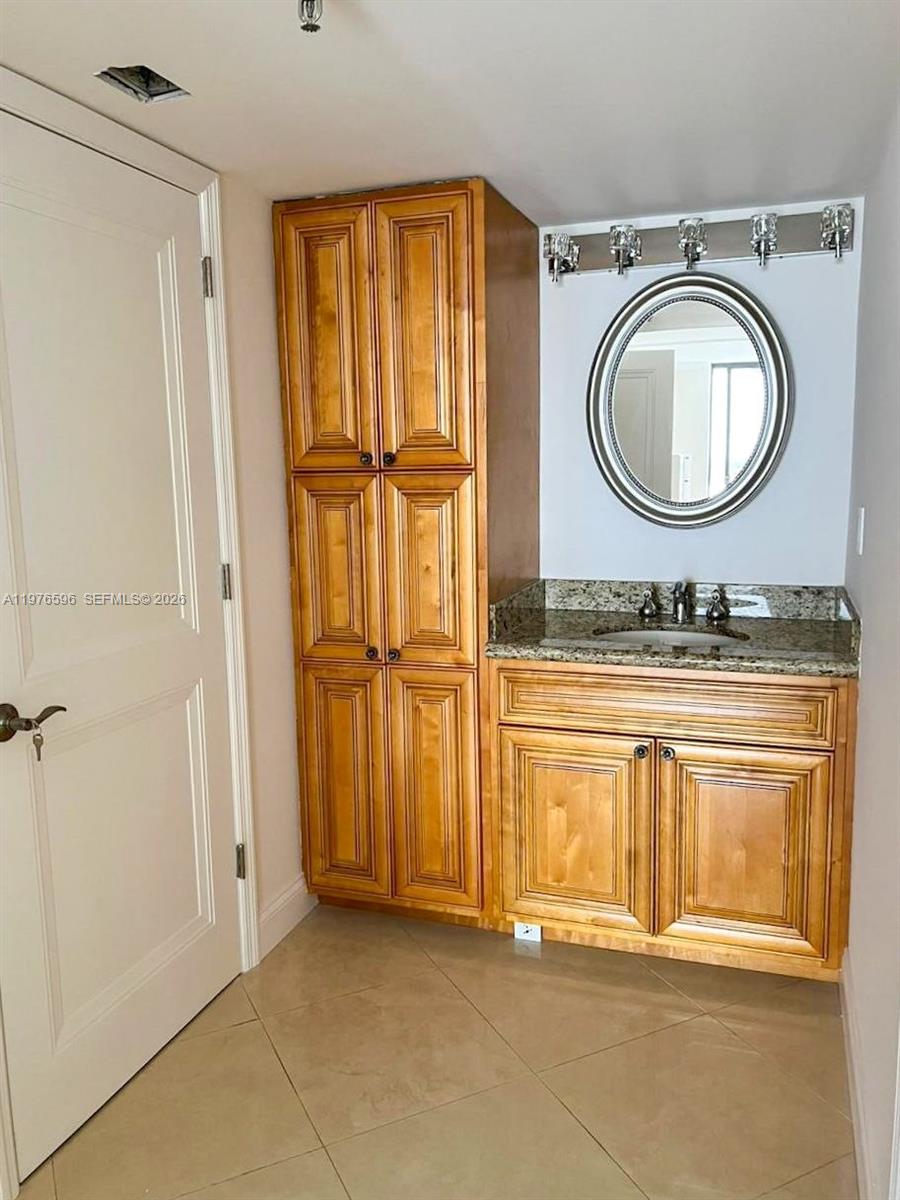 image Winston Towers 70012