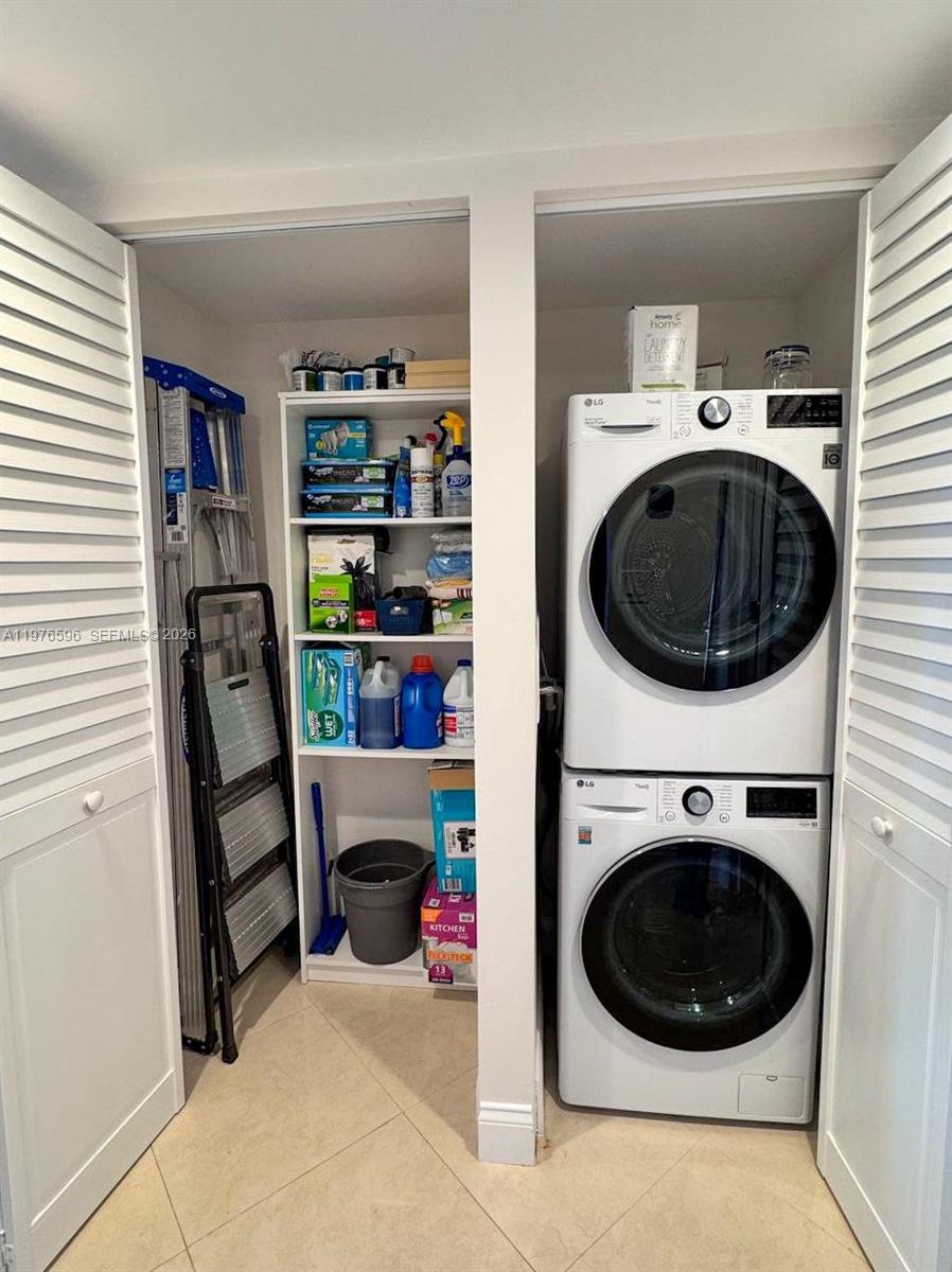 image Winston Towers 70014