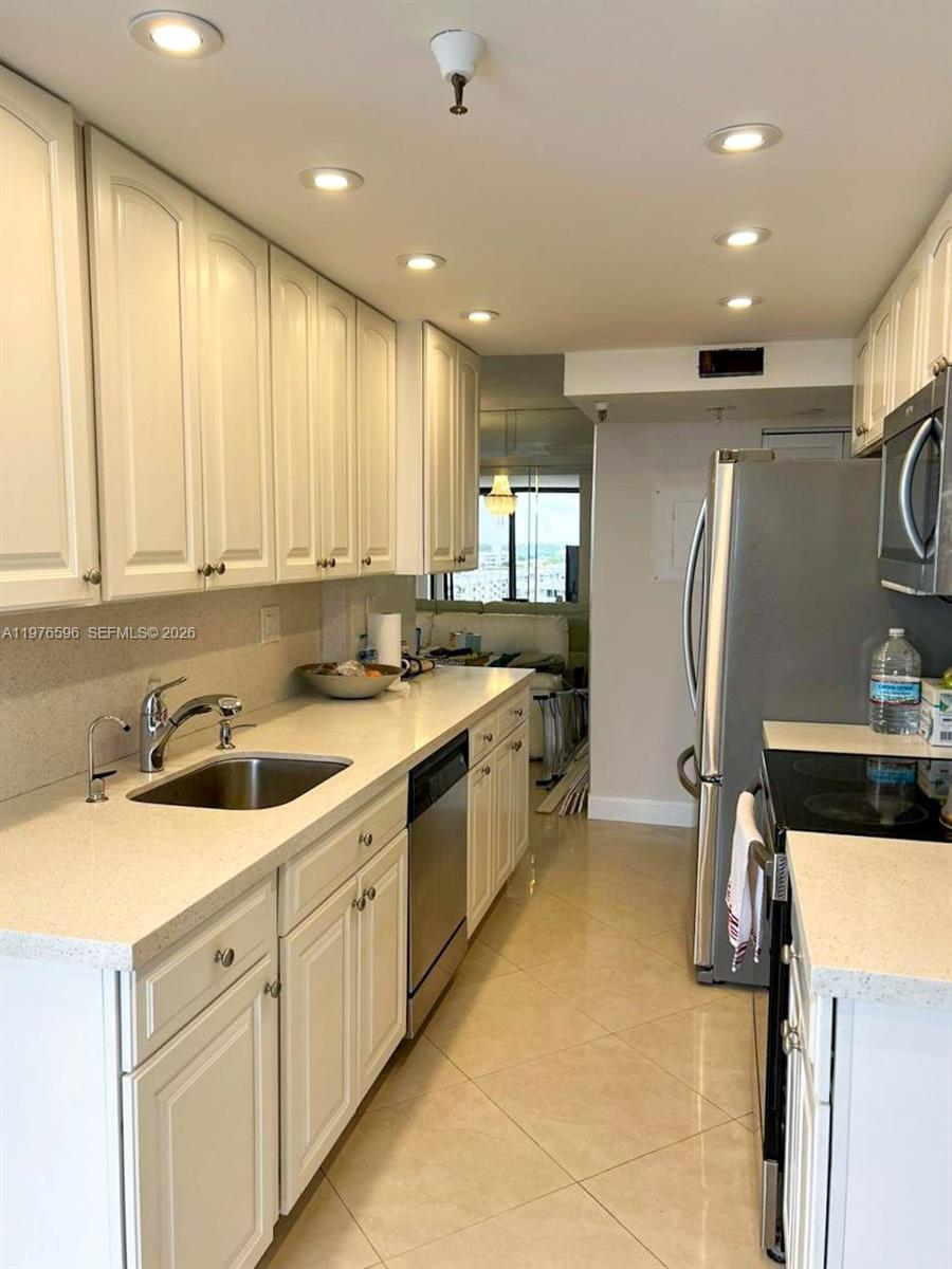 image Winston Towers 7003