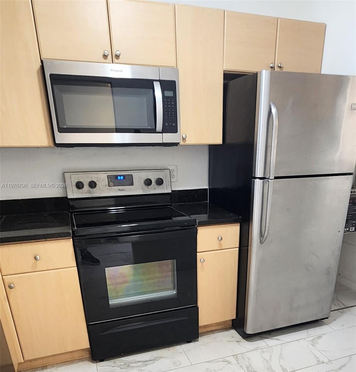 902 NE 209th St #203-40