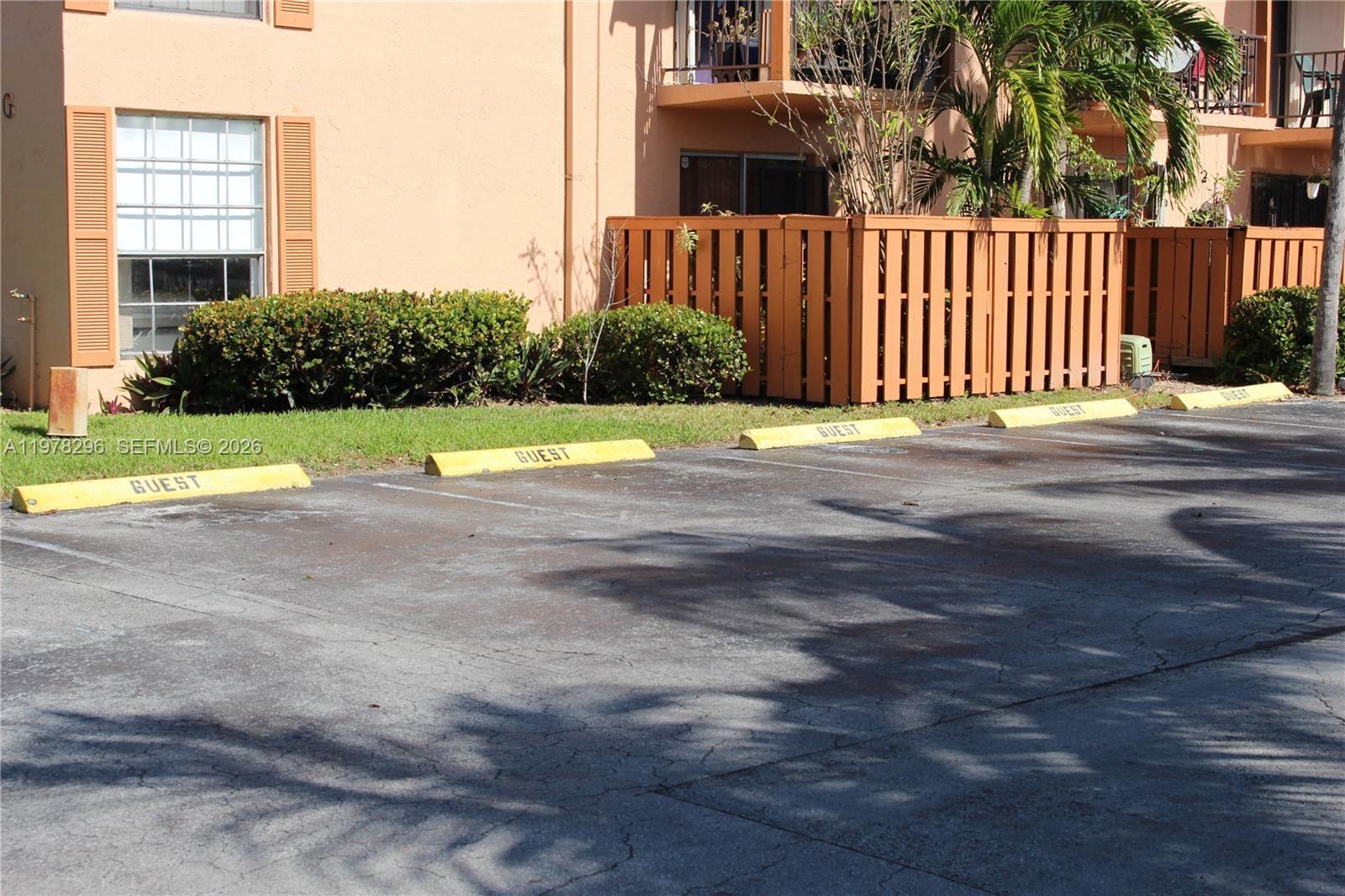 7208 Fairway Dr #I8 Miami Lakes, FL 33014