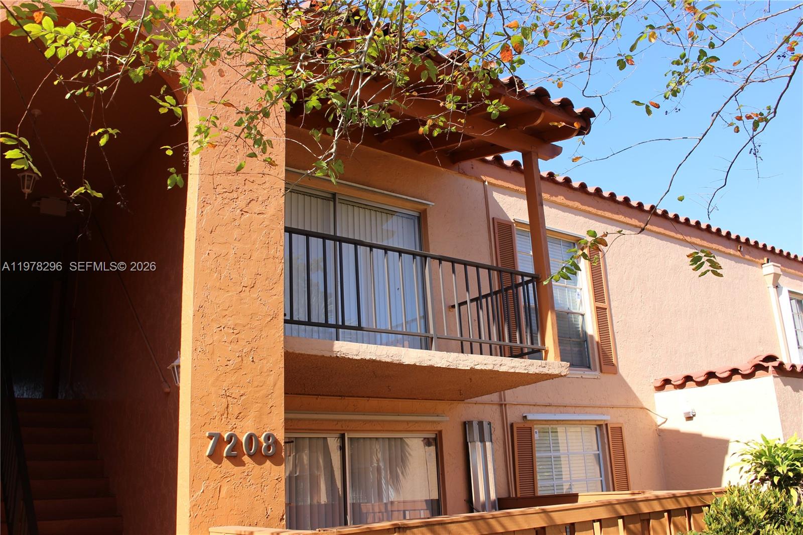 7208 Fairway Dr #I8 Miami Lakes, FL 33014