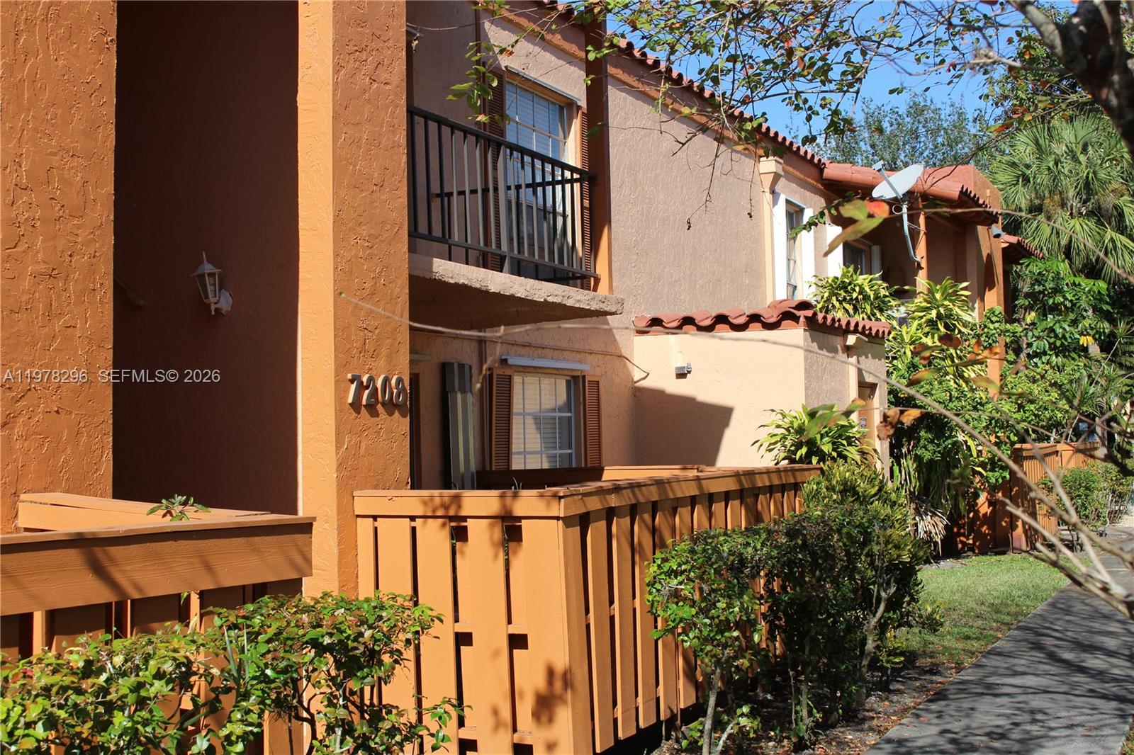 7208 Fairway Dr #I8 Miami Lakes, FL 33014