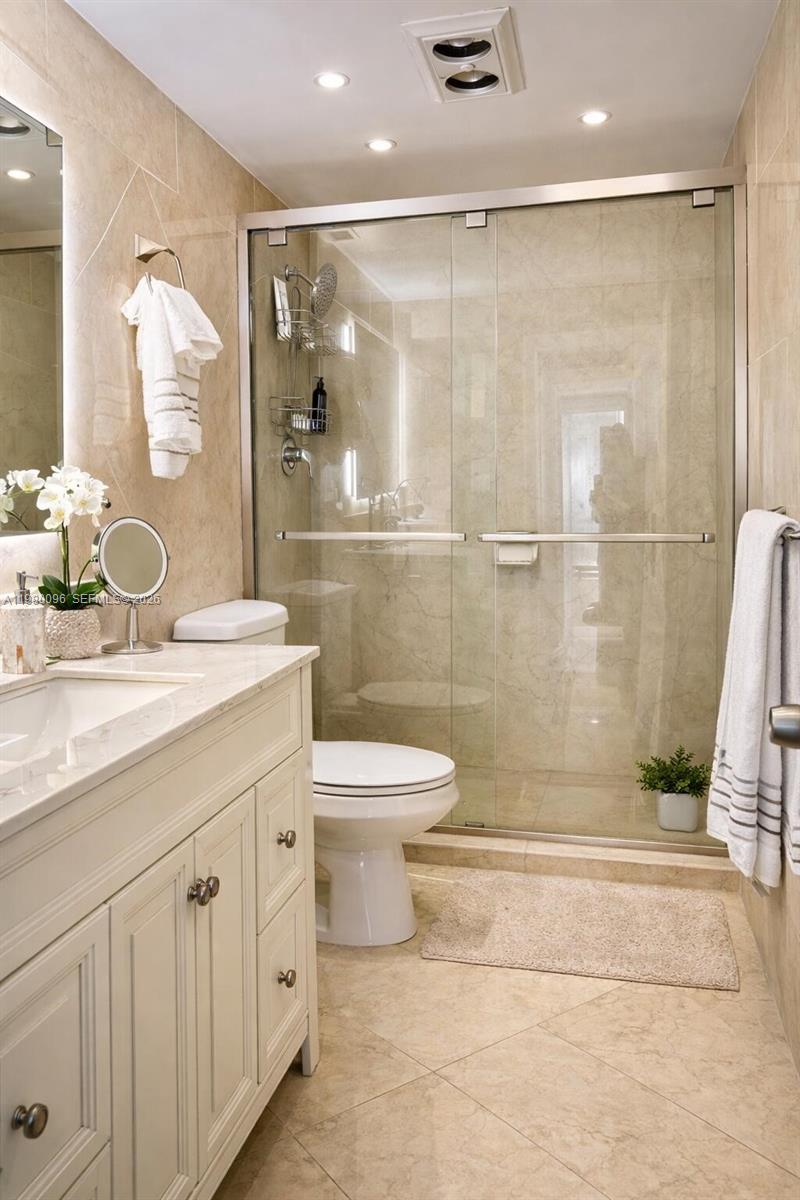 300 Bayview Dr #1107 Sunny Isles Beach, FL 33160