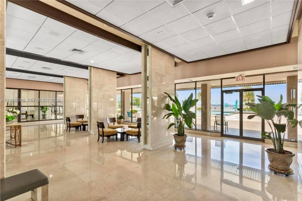 300 Bayview Dr #1107 Sunny Isles Beach, FL 33160
