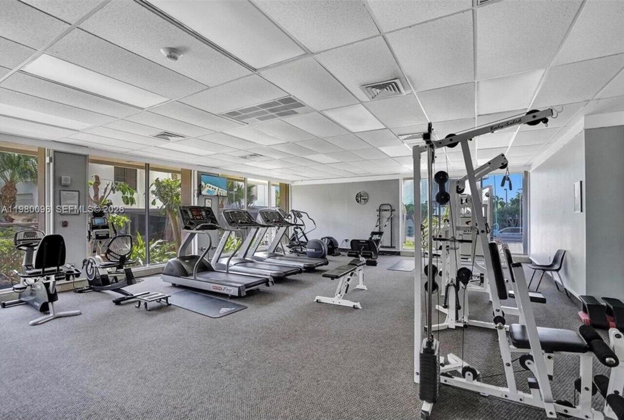 300 Bayview Dr #1107 Sunny Isles Beach, FL 33160