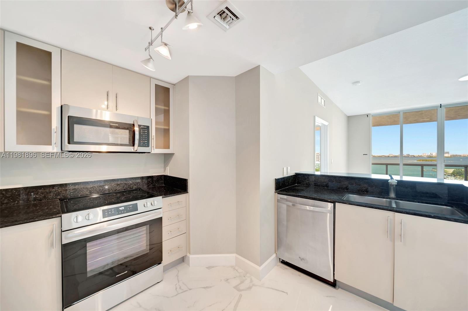 7900 Harbor Is Dr #1001 North Bay Village, FL 33141