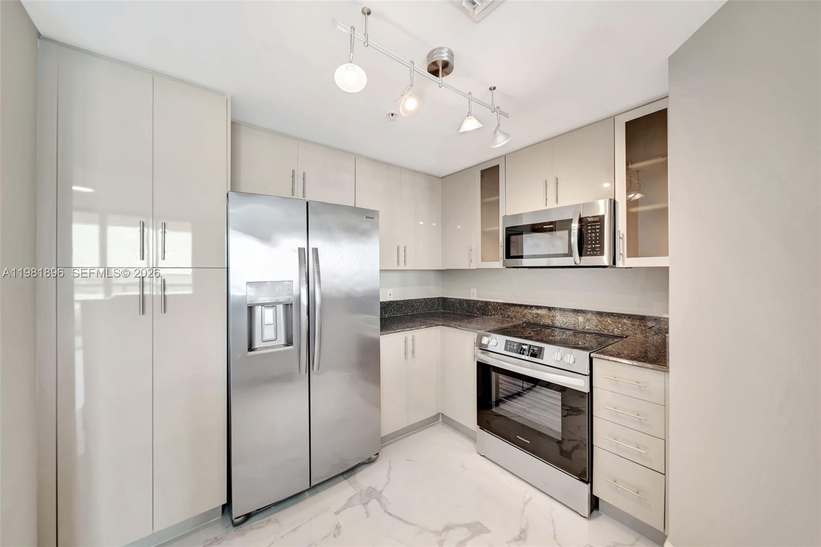 7900 Harbor Is Dr #1001 North Bay Village, FL 33141