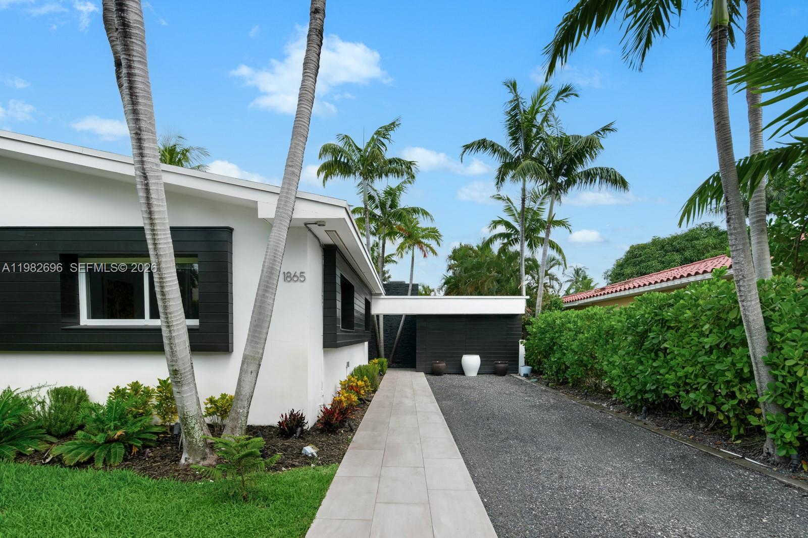 1865 Daytonia Rd Miami Beach, FL 33141