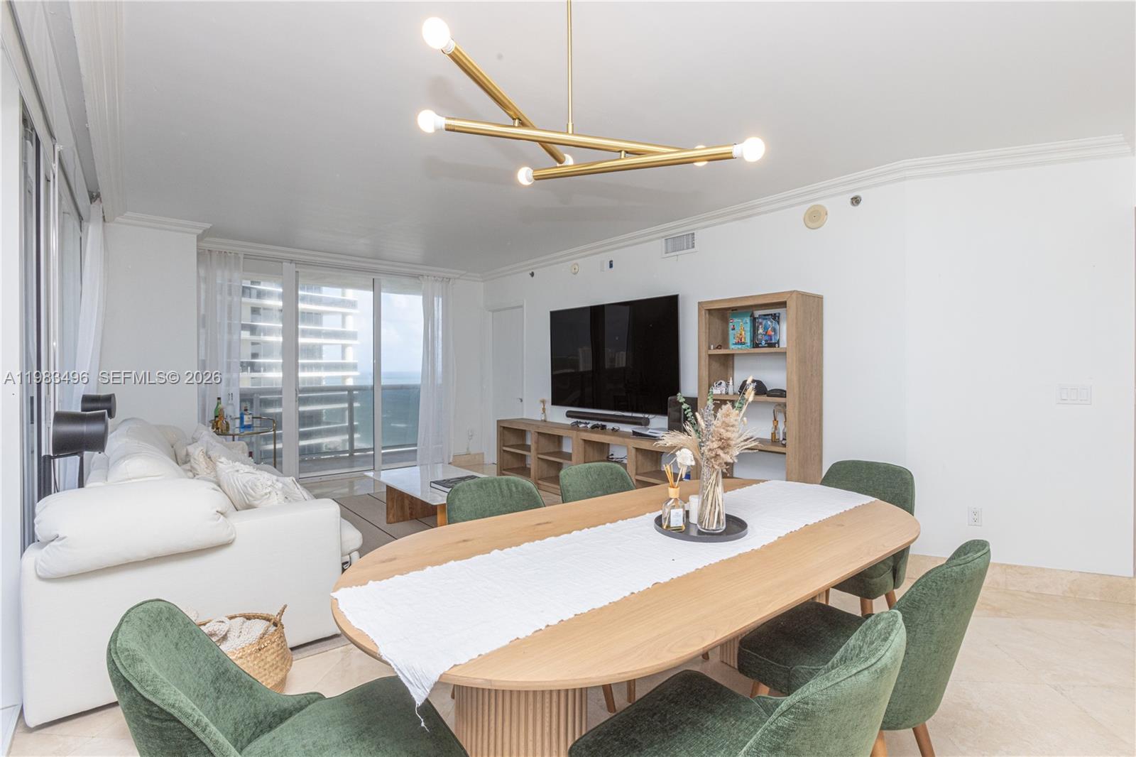 image Beach Club 213