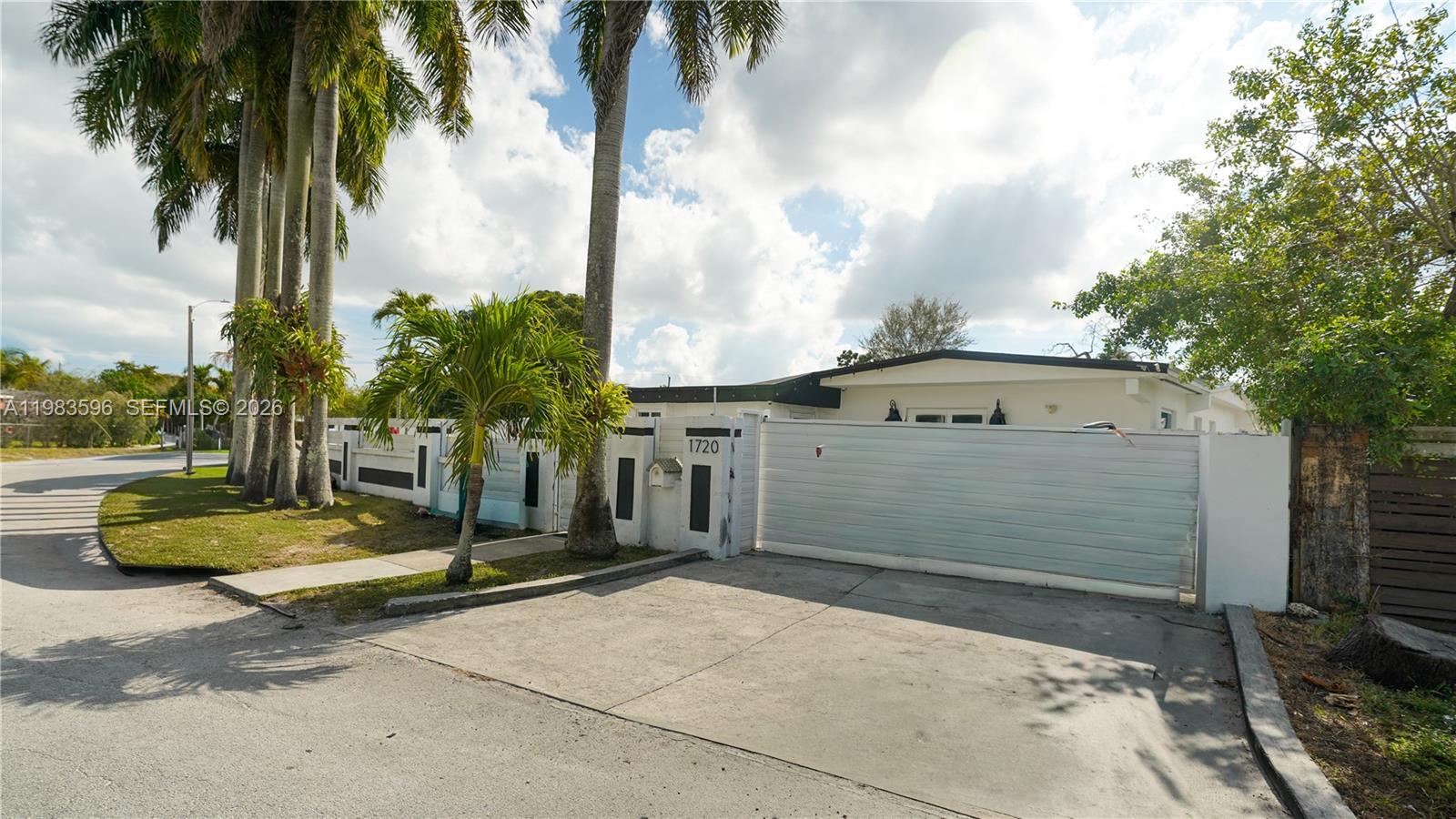 1720 NW 124th Ter Miami, FL 33167
