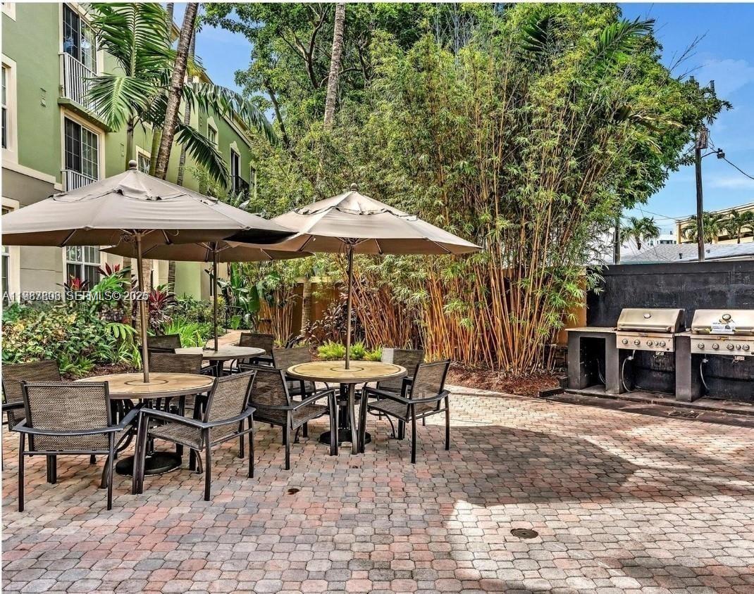 1919 Van Buren St #111A