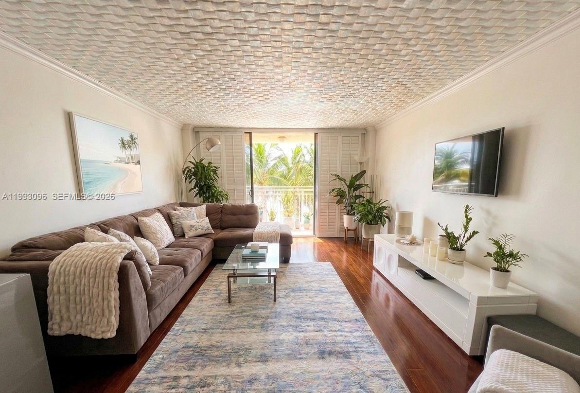 2450 NE 135th St #103