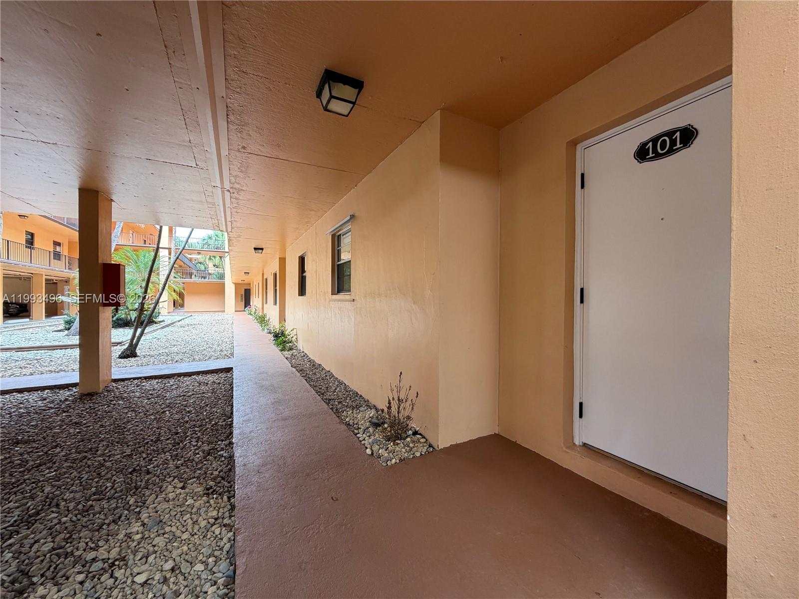 400 Commodore Dr #101 Plantation, FL 33325