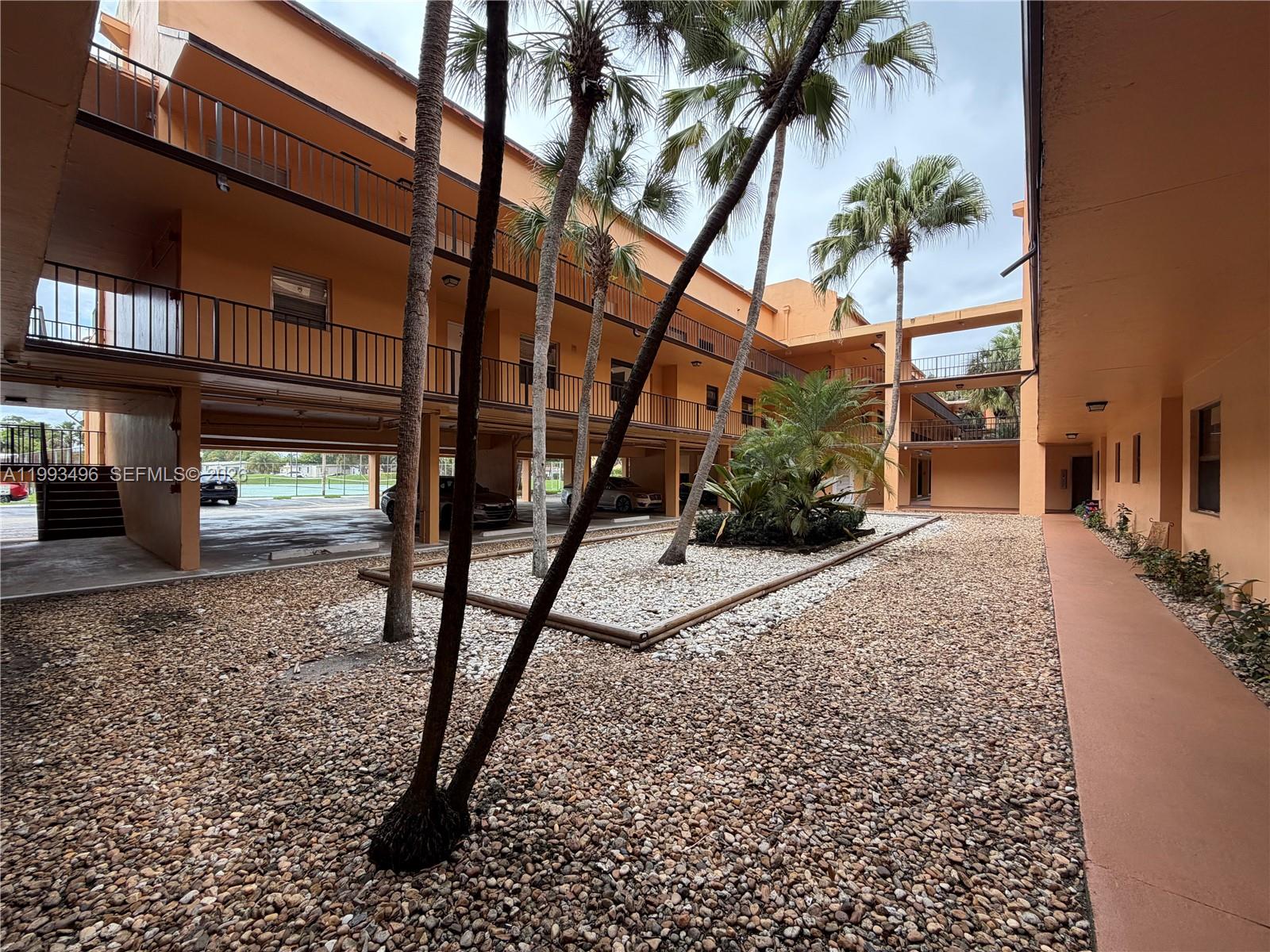 400 Commodore Dr #101 Plantation, FL 33325